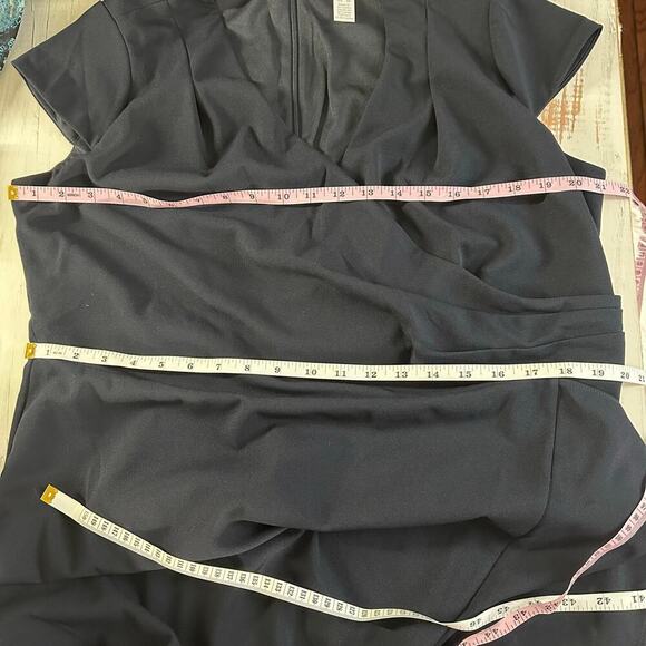 London Times Plus Size Pleated Flounce Surplice Dress Navy Size US 14W - Picture 8 of 10